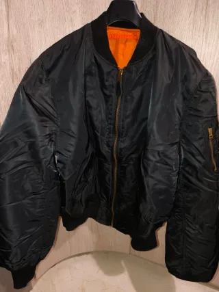 Chaqueta Alpha Industries MA1 Negra Naranja