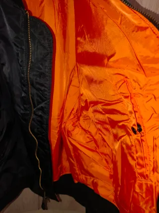 Chaqueta Alpha Industries MA1 Negra Naranja