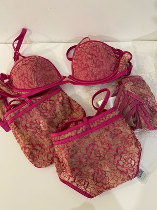 Lote 4 Piezas Lencería Guess fuxia