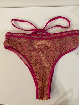 Lote 4 Piezas Lencería Guess fuxia