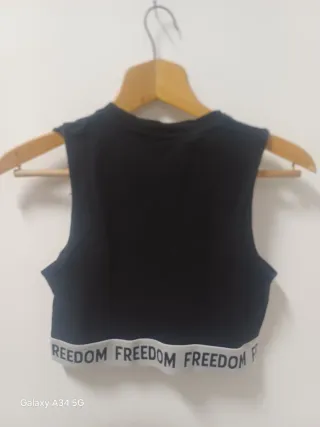 Canotta nera crop con zip