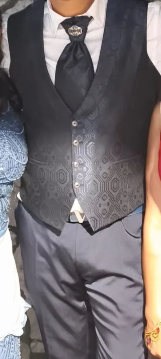 Traje azul marino para novio/allegado