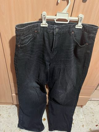 Stradivarius D92 Negros Talla 44 Petit