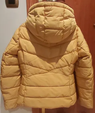 Anorak Zara impermeable y recubierto