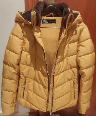Anorak Zara impermeable y recubierto