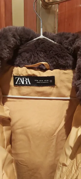 Anorak Zara impermeable y recubierto