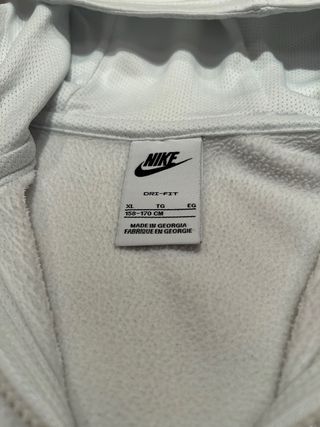 Sudadera Nike Blanca con Detalles Rosas