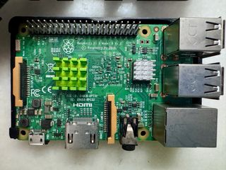Raspberry Pi 3 Model B + Cámara