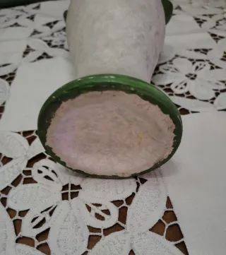 Vaso decorativo con fiori dipinti