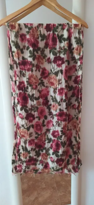 Pañuelo floral rosa y verde