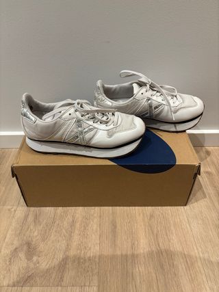 Bambas Munich blancas y plateadas