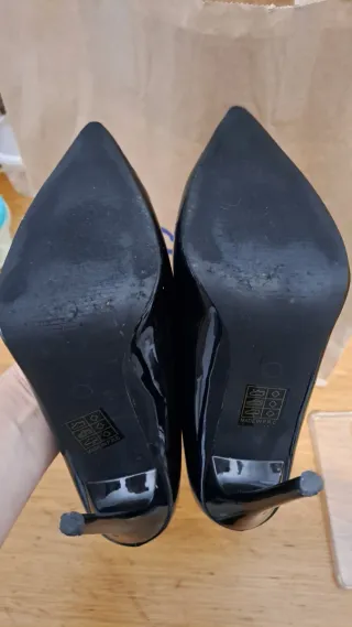 Zapatos de tacón charol negros talla 38.