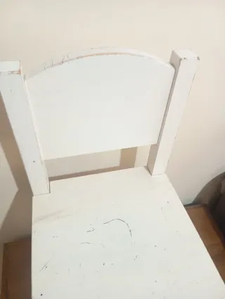 Silla de madera infantil blanca