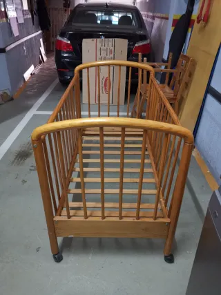 Cuna de bebé de madera