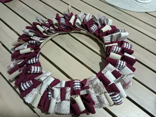 Corona Navideña Decorativa de Tela