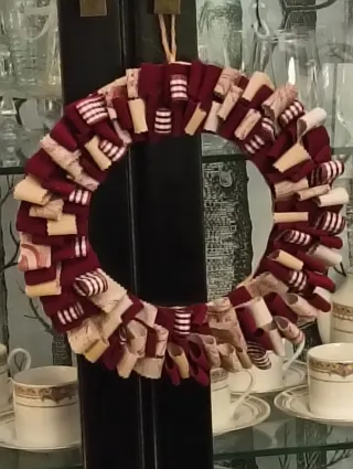 Corona Navideña Decorativa de Tela