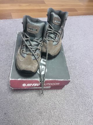 Botas de montaña Hi-Tec marrones y grises
