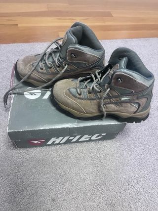Botas de montaña Hi-Tec marrones y grises