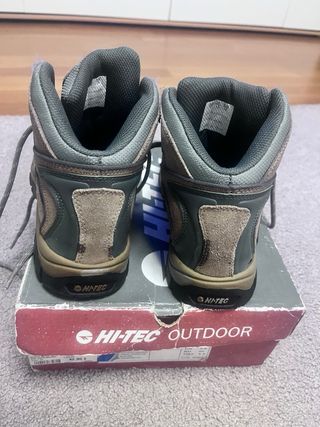Botas de montaña Hi-Tec marrones y grises