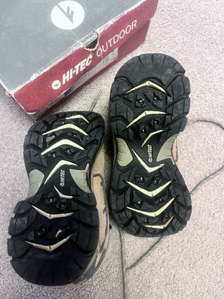 Botas de montaña Hi-Tec marrones y grises