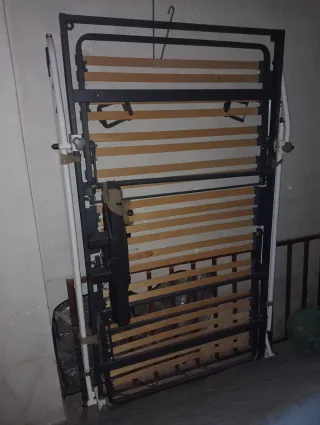 Cama articulada metálica y de madera