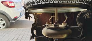 Lámpara antigua de cristal y metal