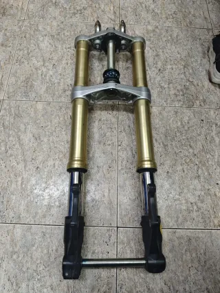 Horquilla Triumph Street Triple 2007. Buen estado