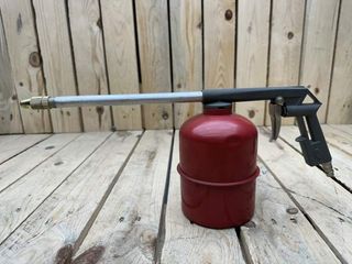 PISTOLA PETROLEAR NEUMÁTICA CON DEPÓSITO