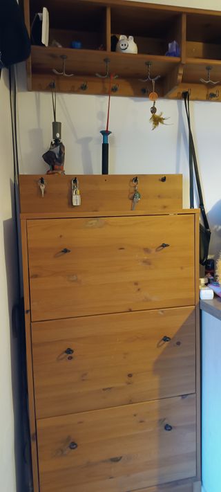 Zapatero y perchero de madera