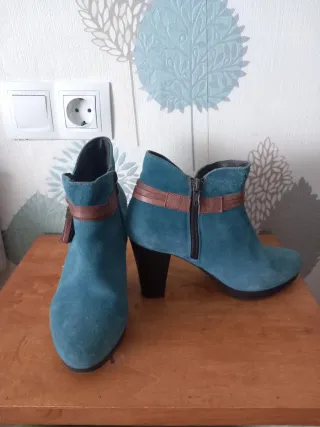 Botines Bugatti ante azul y marrón