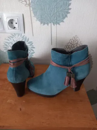 Botines Bugatti ante azul y marrón