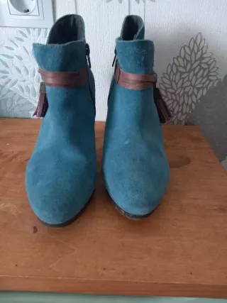 Botines Bugatti ante azul y marrón