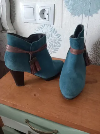 Botines Bugatti ante azul y marrón