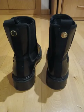 Botines negros planos
