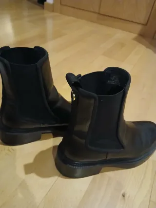 Botines negros planos