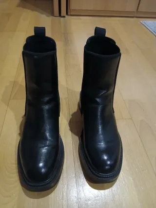 Botines negros planos