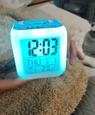 Reloj Digital Cubo Stitch