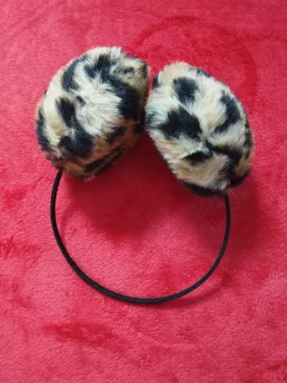2 Orejeras Peludas