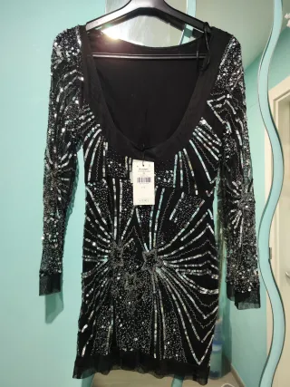 Vestido fiesta corto negro y plateado