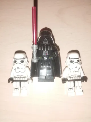Darth Vader y Stormtroopers compatible