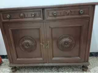 Mueble auxiliar vintage madera maciza tallada