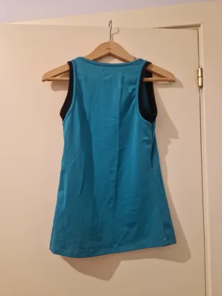 Camiseta deportiva Nike turquesa