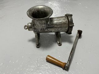 Picadora antigua de carne manual