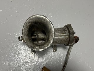 Picadora antigua de carne manual