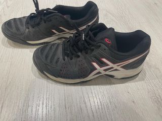 Zapatillas ASICS running negras y rojas