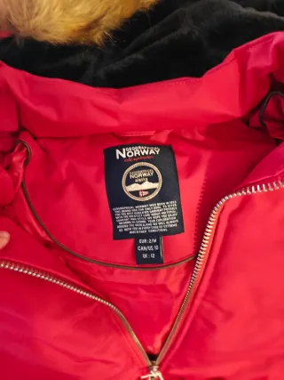 Chaqueta parka roja mujer con capucha