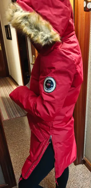 Chaqueta parka roja mujer con capucha