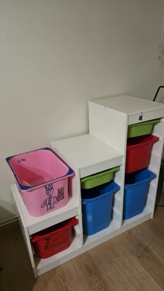 Mueble infantil Ikea con cubos