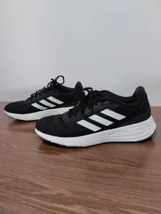 Zapatillas Adidas Negras y Blancas