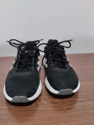 Zapatillas Adidas Negras y Blancas